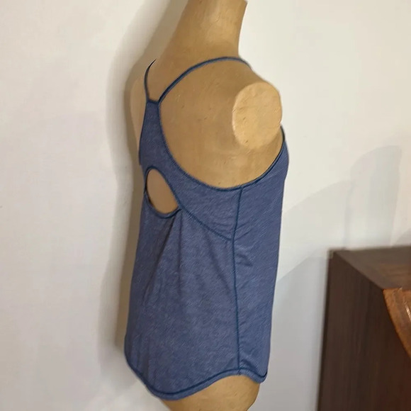 Lululemon sz 6  Fast As Light Singlet
Heathered Psychic (blue) great pre owned - Picture 5 of 9